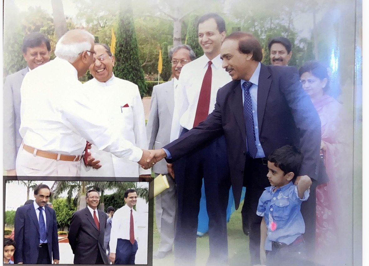 Rajiv Sachdev being welcomed at Graphic Era University